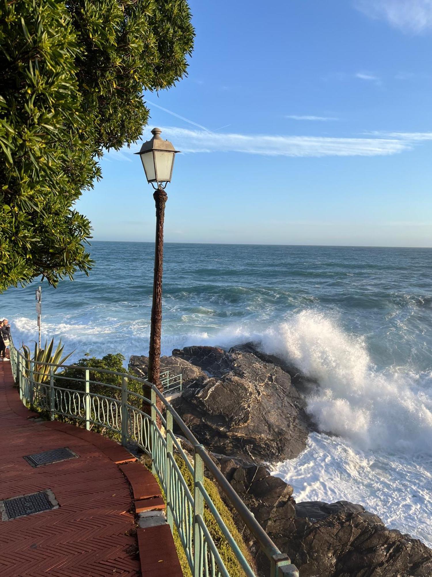 In Piazzetta A Nervi
